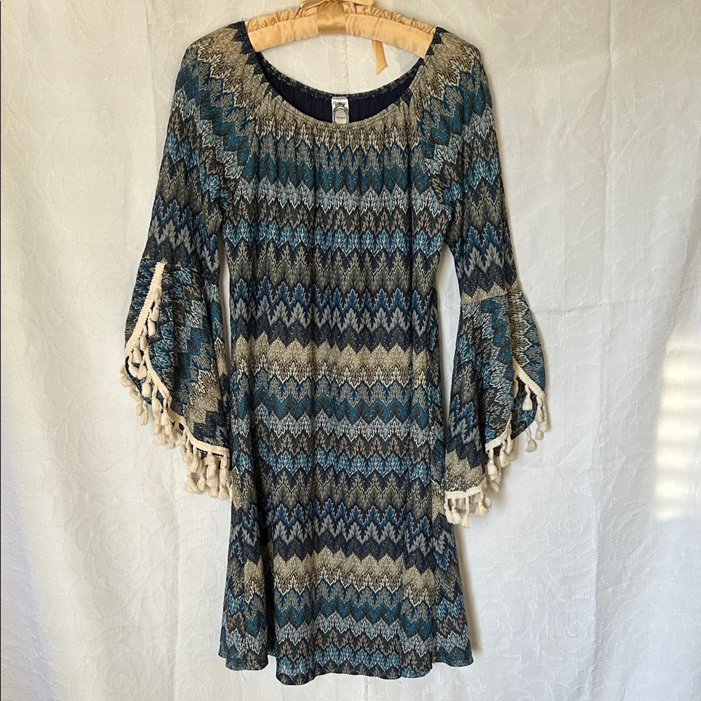 Honeyme Blue and Cream Chevron Long Sleeve Dress. Size Small.